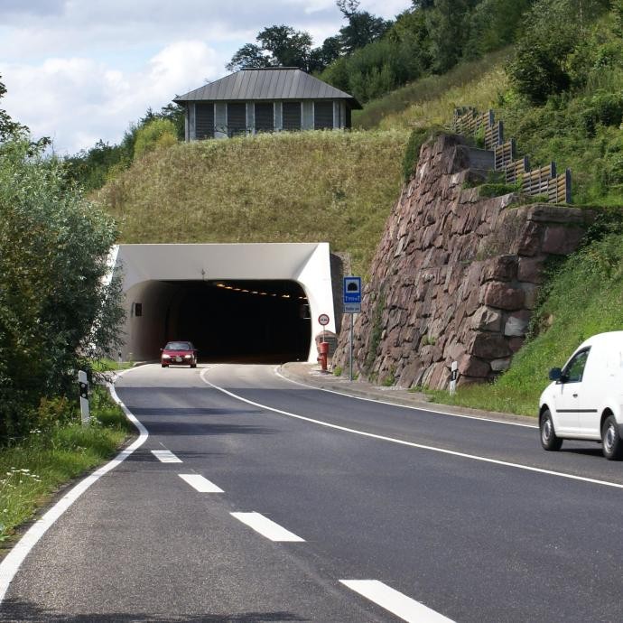 Blick auf das Ostportal des Wattkopftunnels