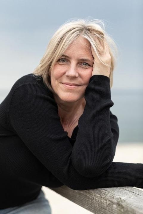 Anne Barns: Der Geschmack von Sommer und Karamell - Lesung mit friesischer Köstlichkeit Anne Barns: Der Geschmack von Sommer und Karamell - Lesung mit friesischer Köstlichkeit