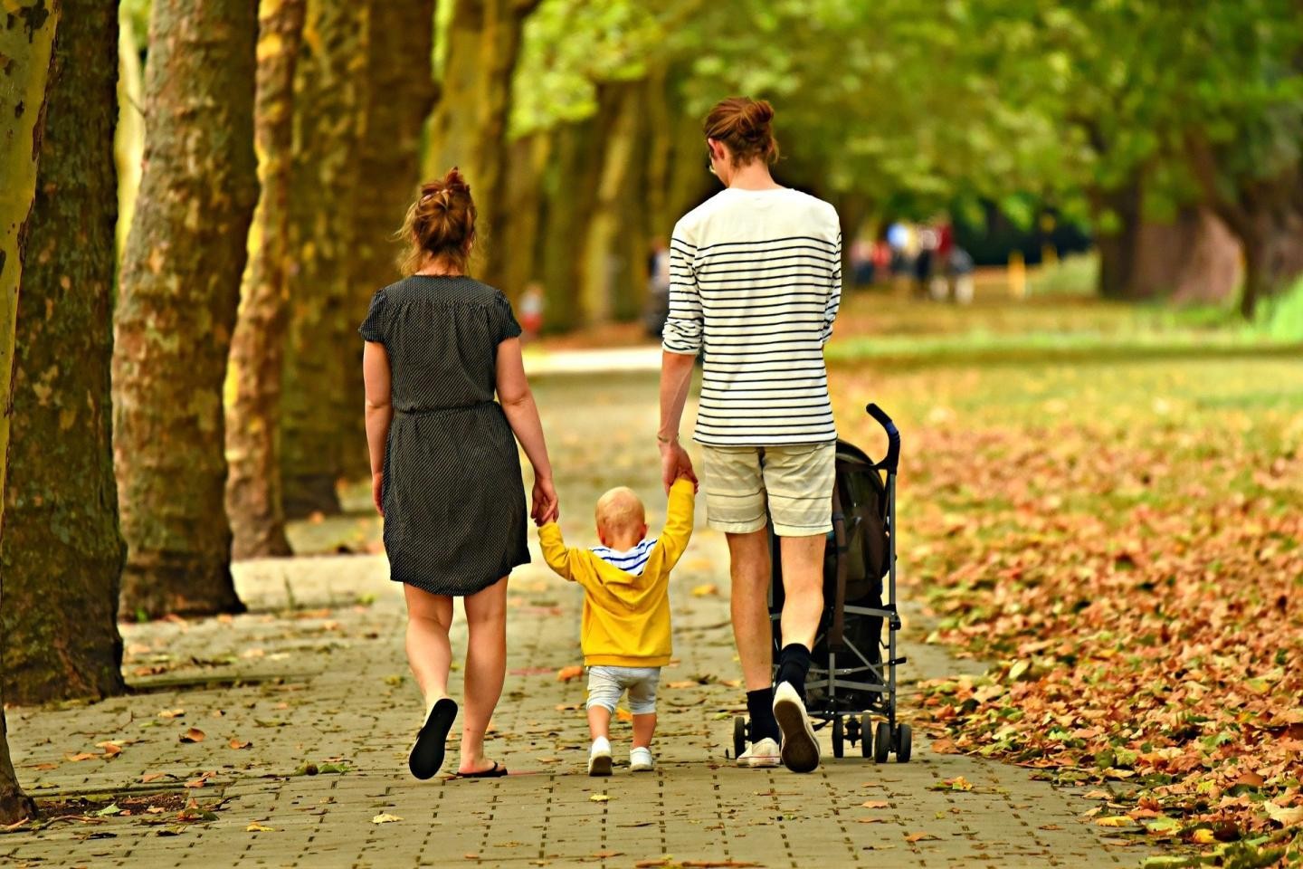 Foto Familie Foto Familie beim Spaziergang