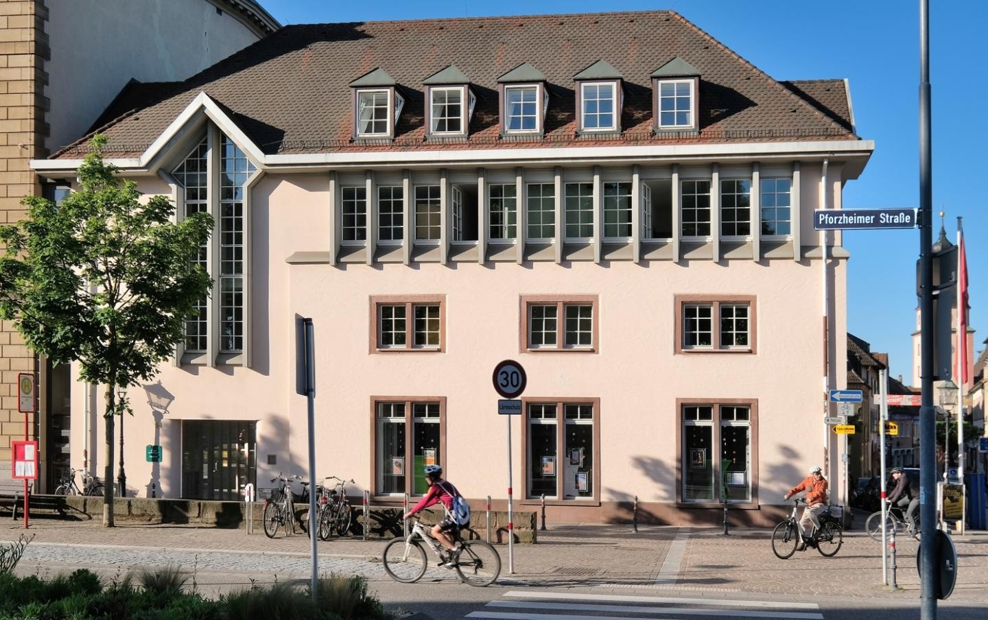 Ansicht des Stadtarchivs aus der Pforzheimer Straße