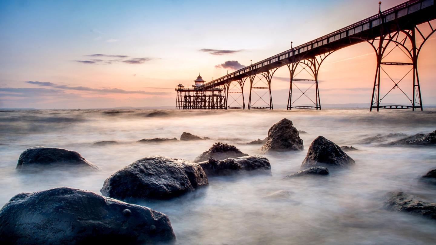 Pier von unten