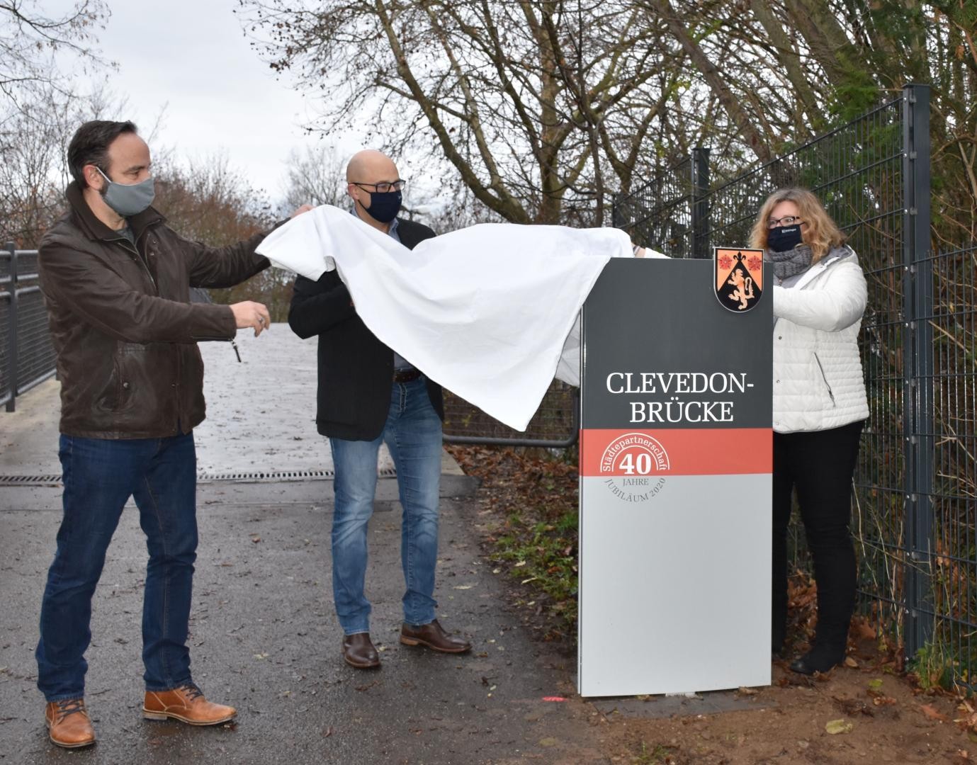 Enthüllung des neuen Brückenschildes an der Clevedon-Brücke, 2021