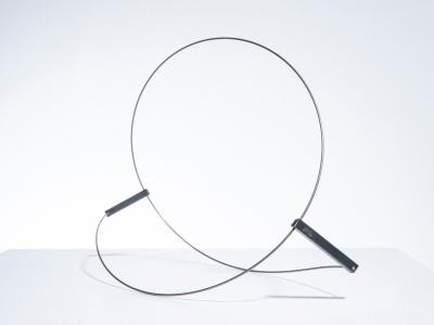 Gebogener Federstahl in Balance Gebogener Federstahl in Balance