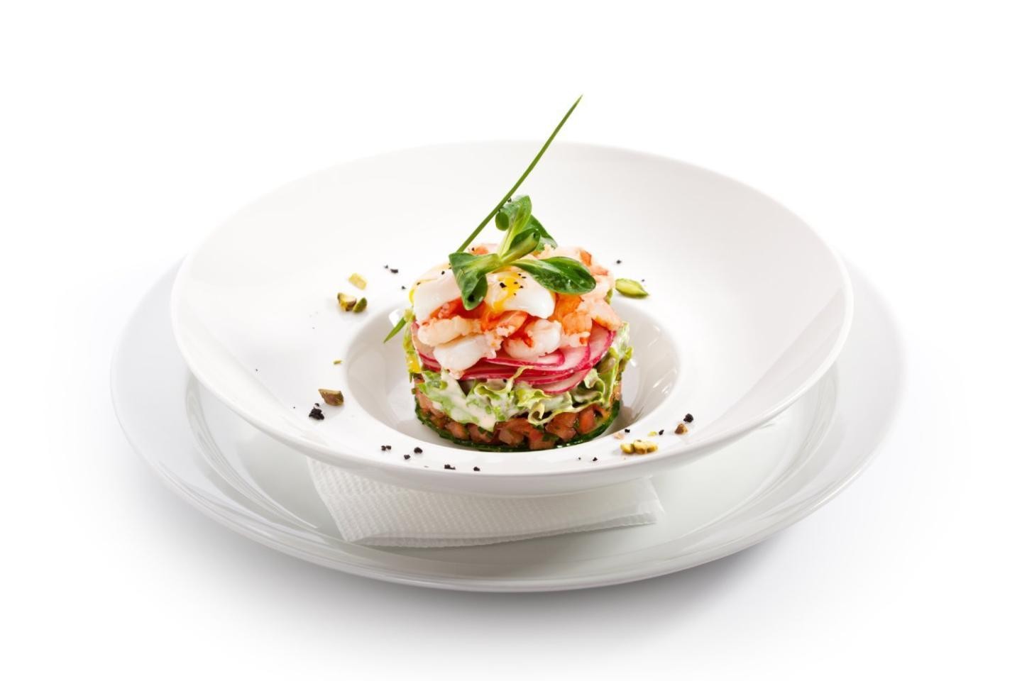 Bild mit einem weißen Teller und schön angerichteter Speise