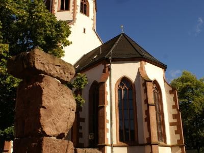 St. Martinskirche mit Römerbrunnen