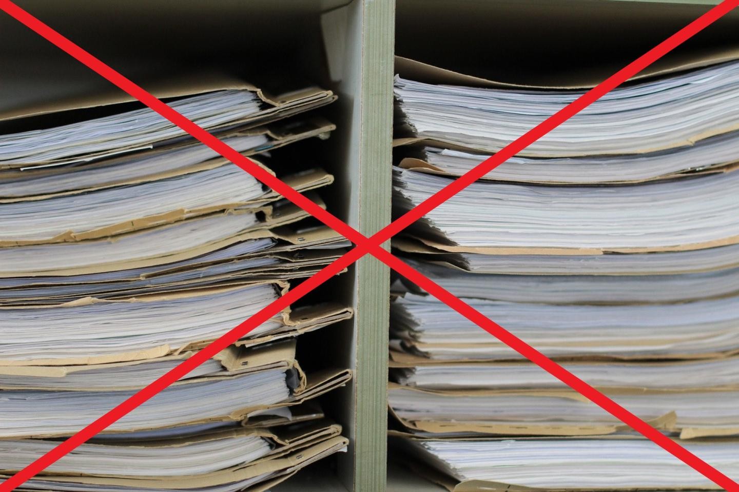 Durchgestrichener Aktenberg