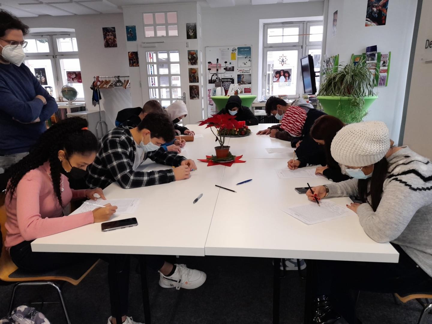Schüler*innen des VABO bei Rätseln