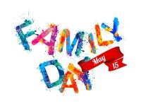 Der Begriff Family Day, mit bunt geklecksten Farben geschrieben