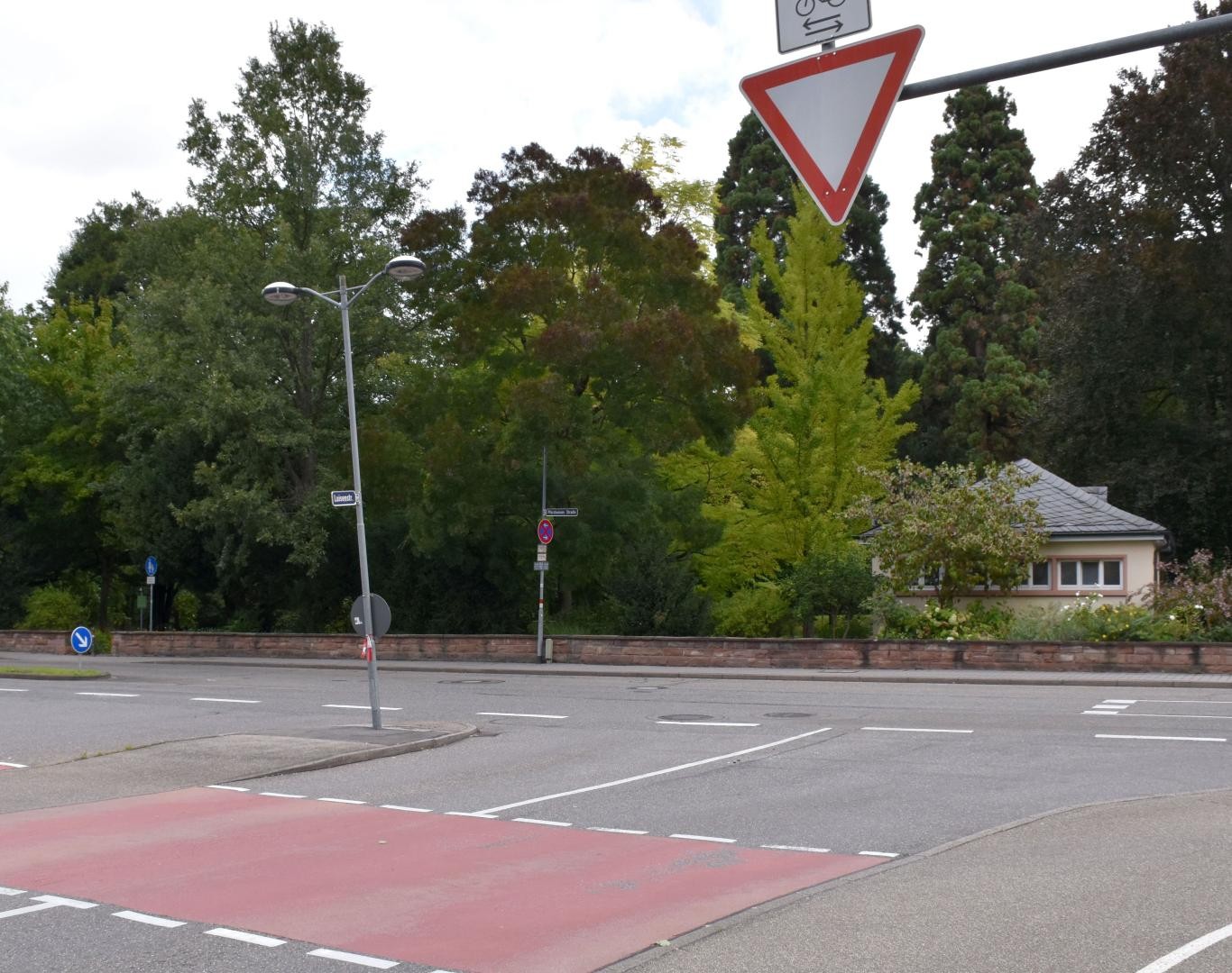 An der Einmündung der Luisen- in die Pforzheimer Straße entsteht ab 8. Oktober ein Kreisel.