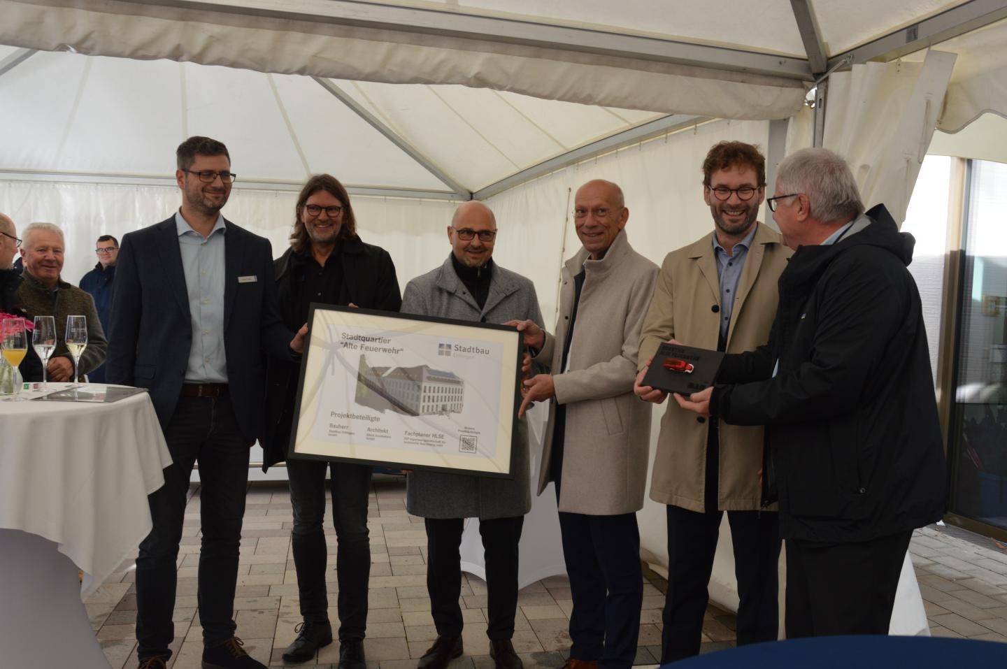 Bei der Einweihung der OB mit architekt Alshut BM Heidecker sowie Stadtbaugeschäftsführer Neumeister und den Amtsleitern Rother und Schwab