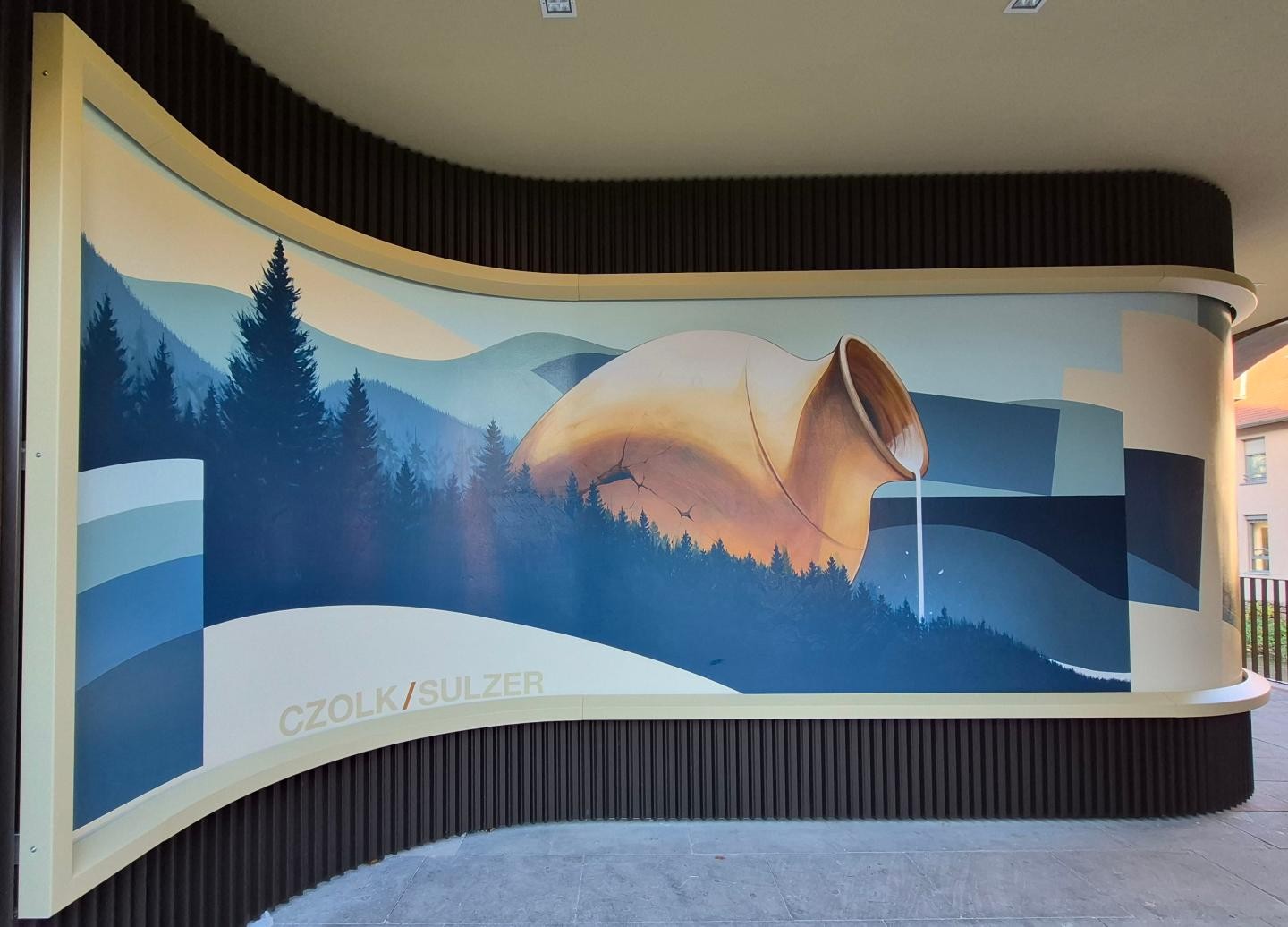 Das Wandgemälde in der Albpassage erzählt die Ettlinger Geschichte eine Amphore symbolisiert die Albquelle im Nordschwarzwald