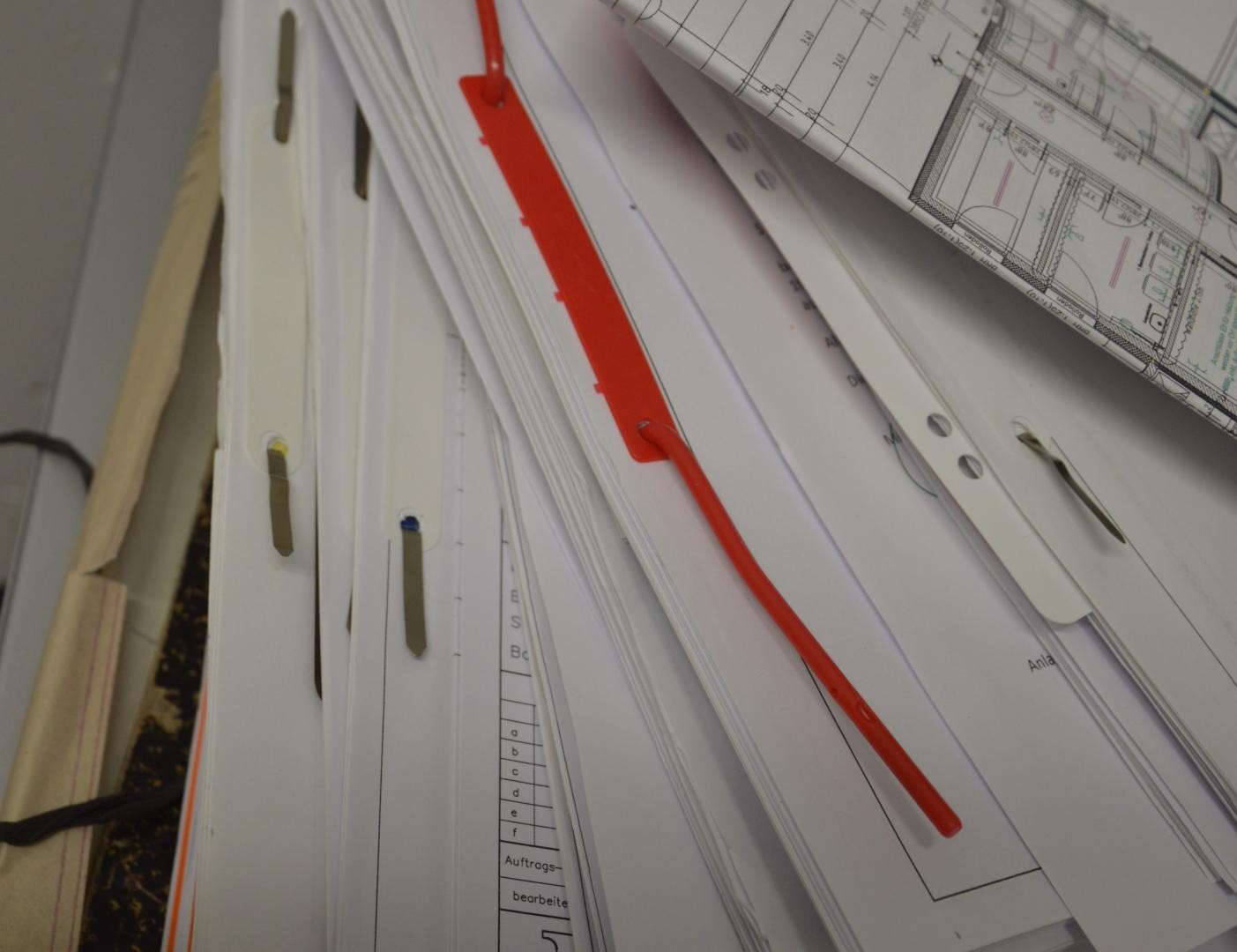 Gestapelte Papier-Akten