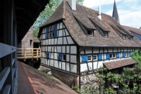 Wehrgang mit Fachwerkhaus 