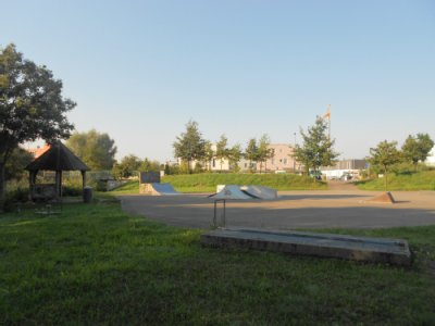 Sicht aus der Ferne auf Skateelemente