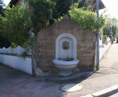 Wandbrunnen mit Löwenkopf