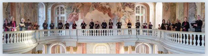 Foto vom Kammerchor auf der Tribüne im Asamsaal