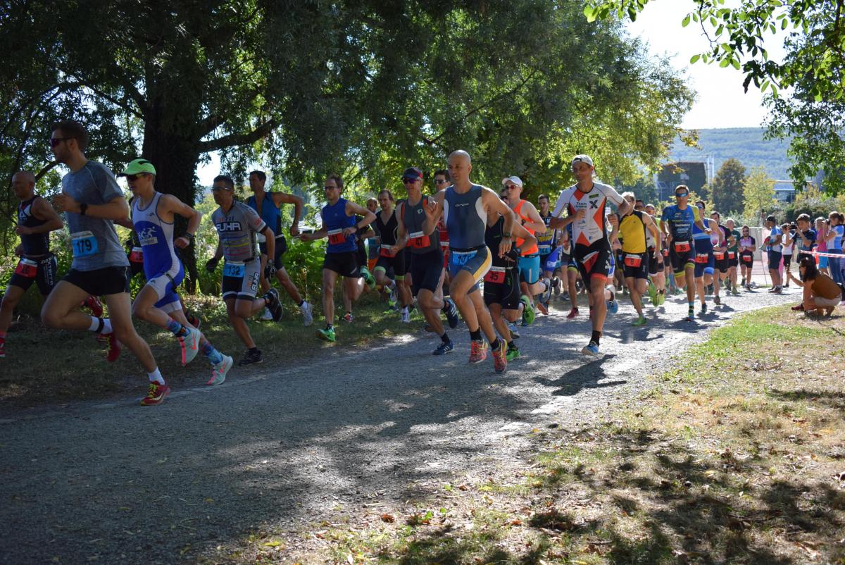Läufer während des Ettlinger Cross-Duathlons