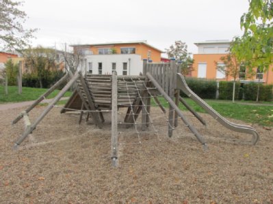 Kletternest auf Sandspielfläche