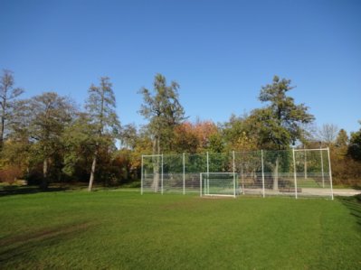 Fußballkleinspielfeld mit Naturrasen