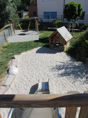 Hütte für Kleinkinder und Nestschaukel