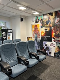 Innenansicht des Selbstbedienungs-Kino