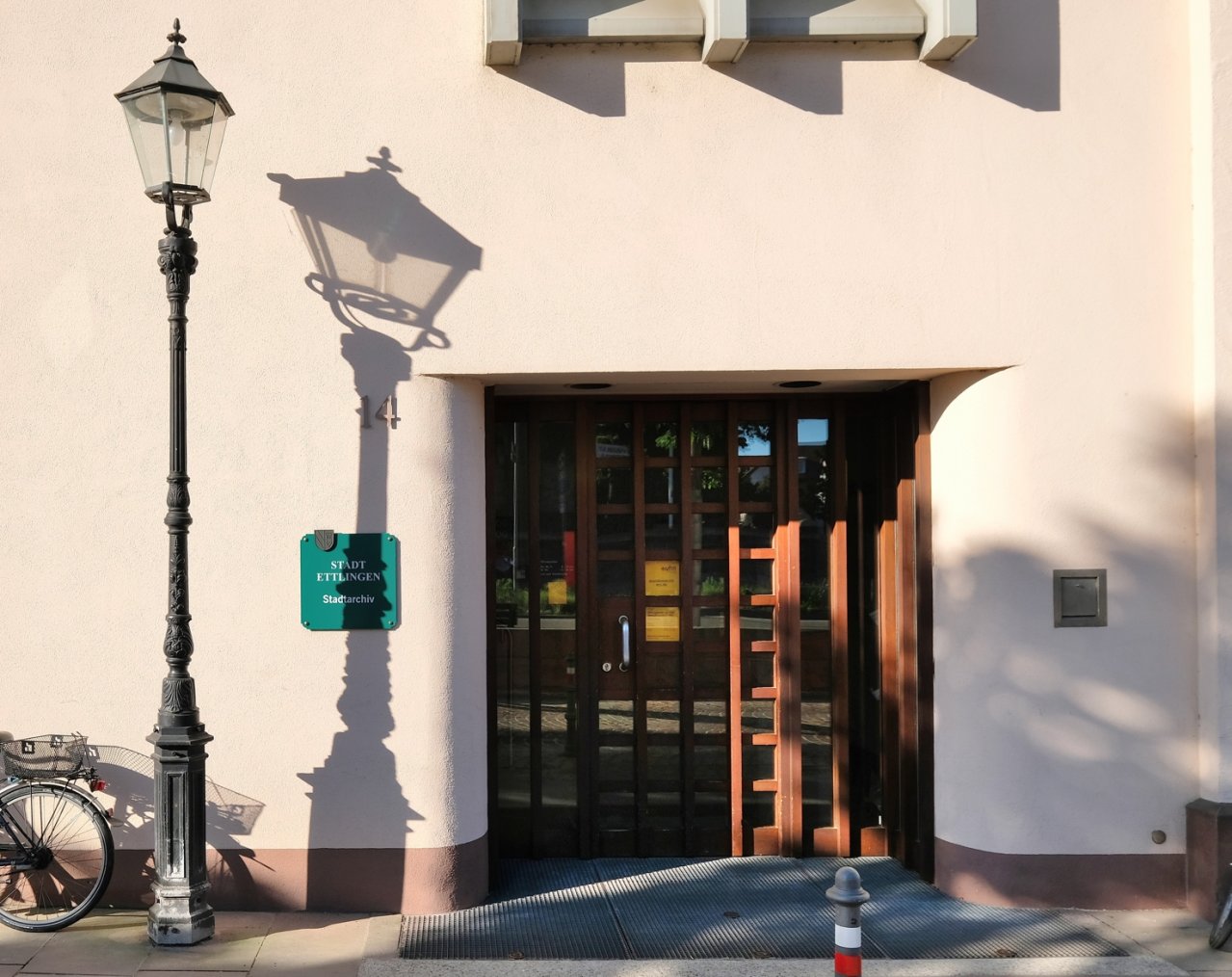 Eingangsportal des Stadtarchivs in der Pforzheimer Straße 14, Quelle: Stadtarchiv Ettlingen