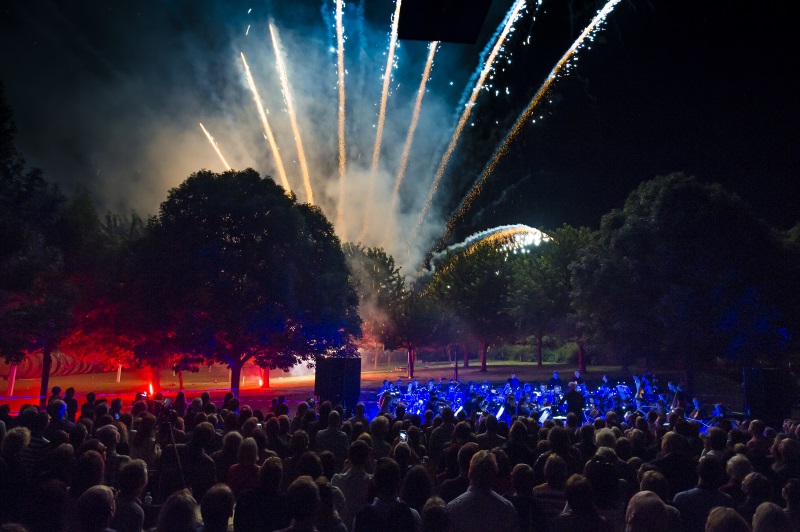Musiknacht im Grünhaus Orchester mit Feuerwerk